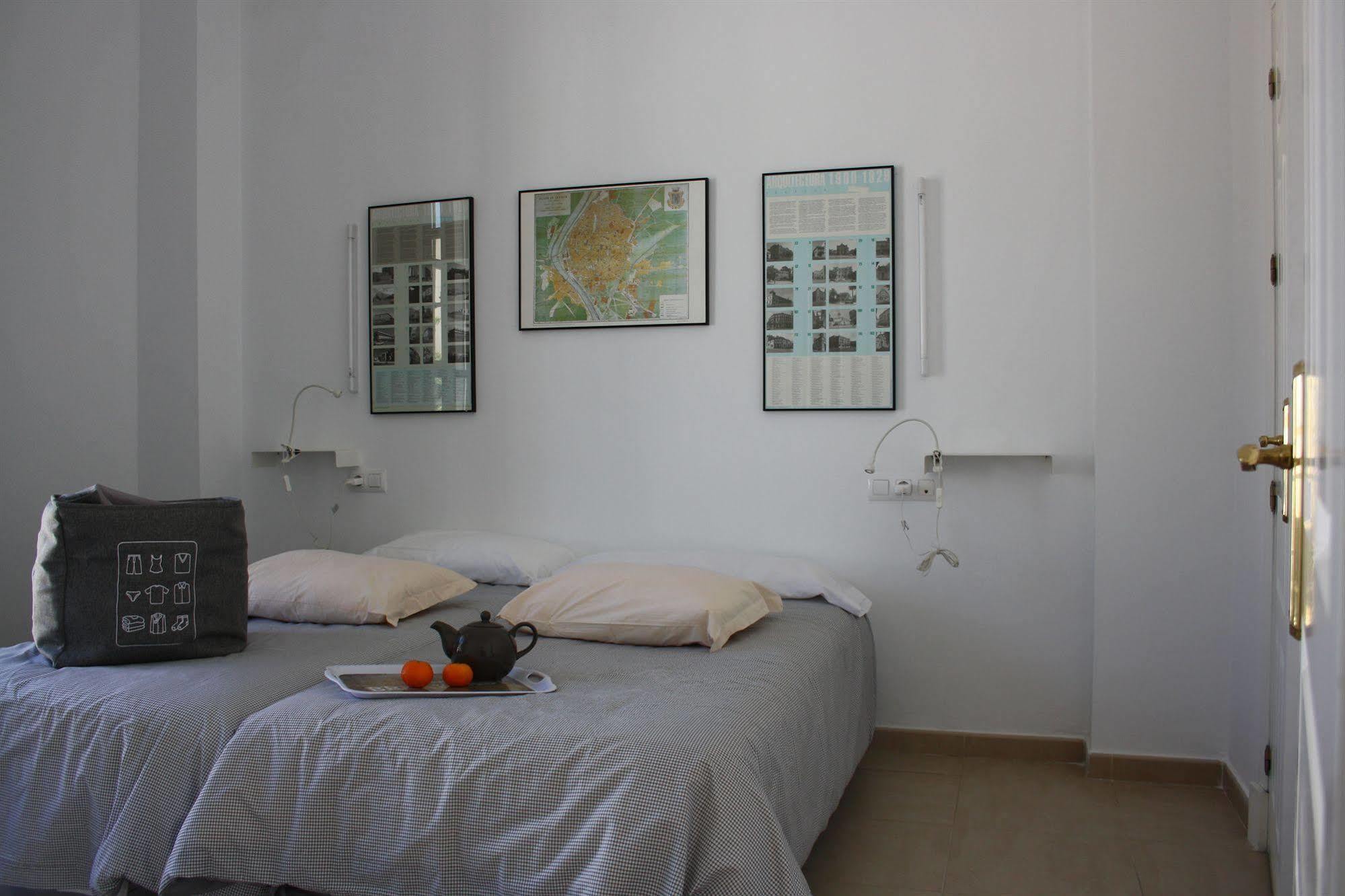 Bed and Breakfast Estudio Padre Manjon à Séville Extérieur photo